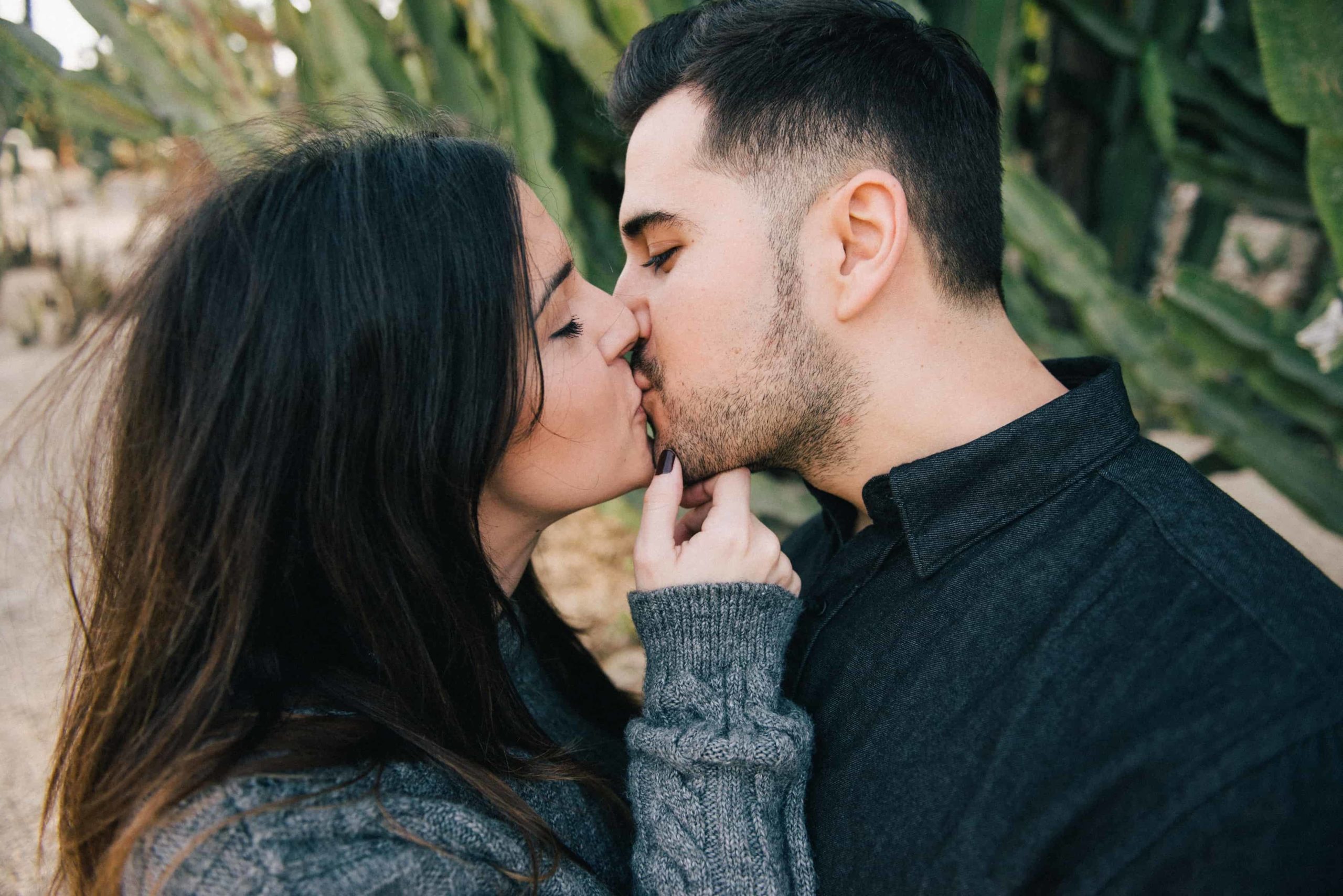 Should You Kiss On The First Date?