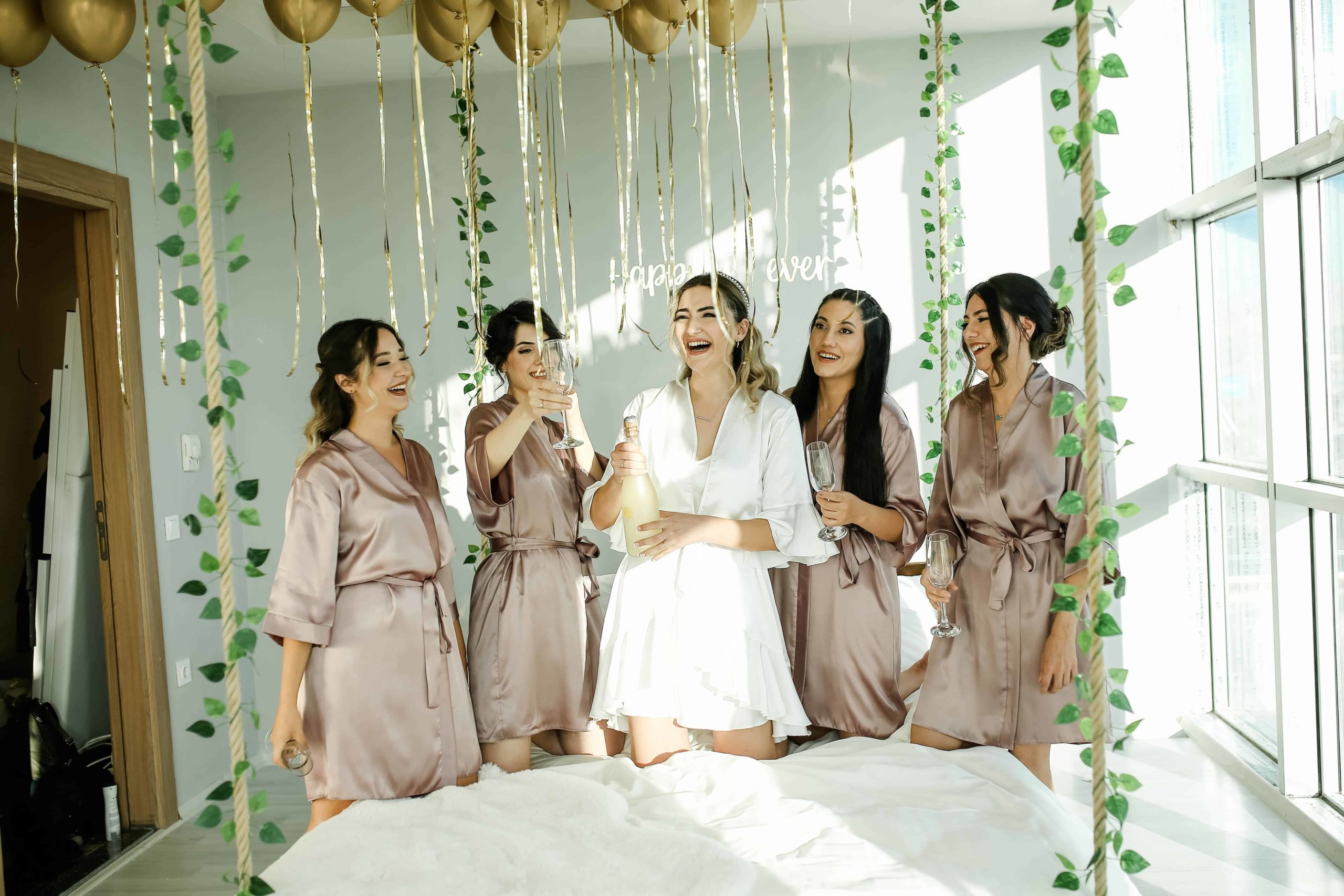 Wedding Gift Ideas For Best Female Friend:13 Unique Ideas |-gemektower.com.vn